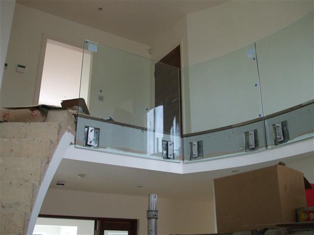 site fixing of glass to curved stairs (Small)